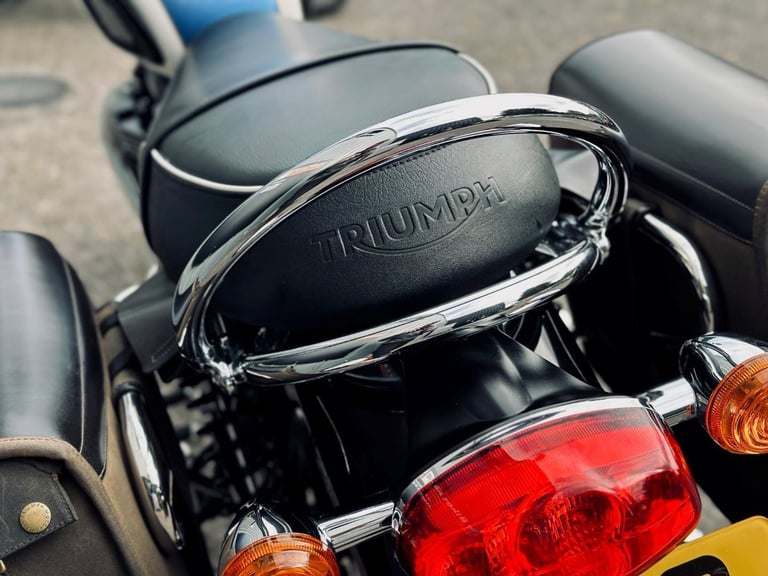 STUNNING 2018/18 TRIUMPH BONNEVILLE T100 MOTORCYCLE 