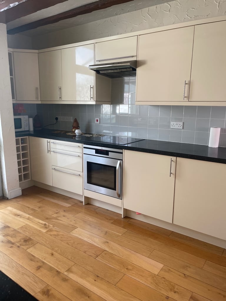 Master bedroom for rent