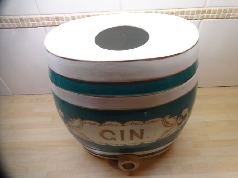 VINTAGE IRONSTONE RUM / GIN BARRELS 