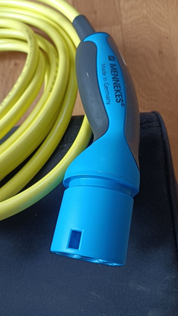 image for Mercedes C350e charging cable. Mennekes 20A.