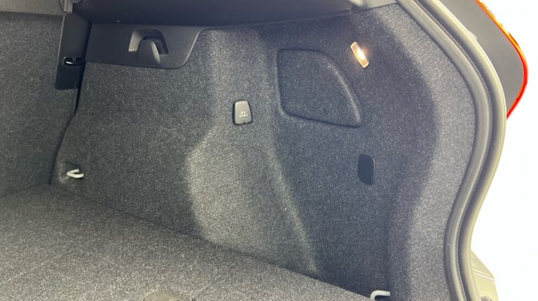2023 Volvo XC40 Plus, B3 Mild hybrid, Petrol, Dark (360 Parking Camera, Apple Car Play) Estate Pe...