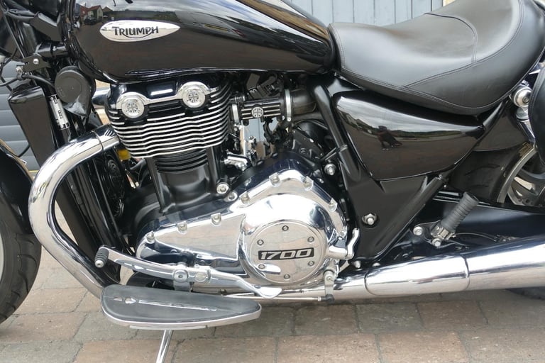 10 Triumph Thunderbird 1700