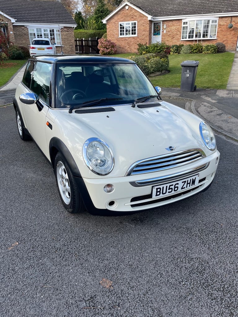 Mini Cooper 1.6 petrol 65000 miles full service history V.G.C £1650.