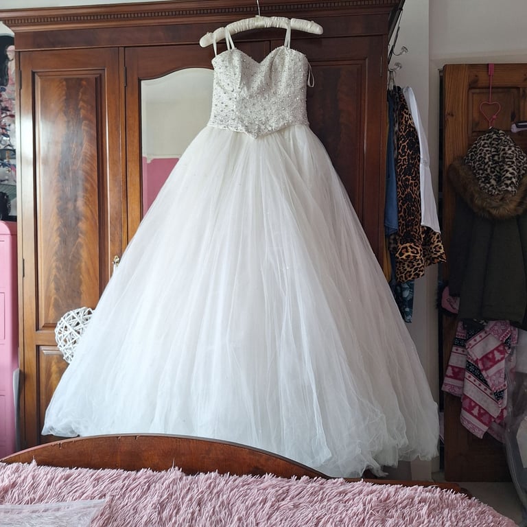 image for Beautiful Wedding Gown