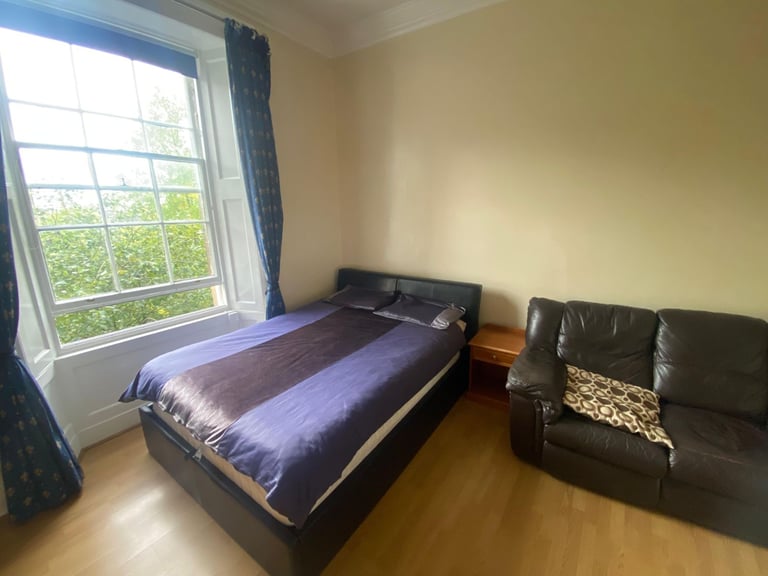 CITY CENTER LUXUARY DOUBLE ROOM ALL BILLS INCLUDED NEAR PRINCESS STREET 