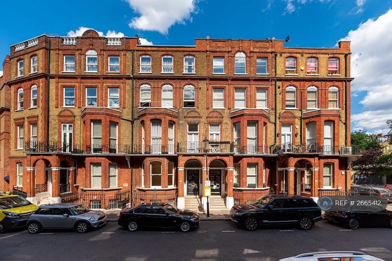 2 bedroom flat in Cresswell Gardens, London, SW5 (2 bed) (#2665412)