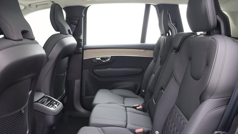 2025 Volvo XC90 B5 (P) AWD Plus Dark (Sunroof, Harman Kardon Sound, 360 Camera, BLIS) ESTATE Petr...