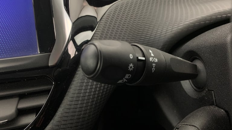 2016 Peugeot 208 1.2 PureTech XS White Hatchback 5dr Petrol Manual Euro 6 (82 ps) Hatchback Petro...