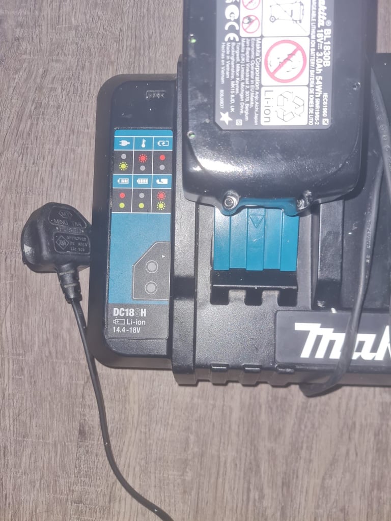 Makita double charger & batteries 
