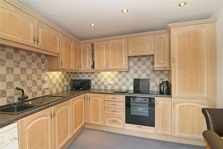 LOVELY TWO BEDROOM, TWO BATHROOM FLAT IN LEITH LINKS