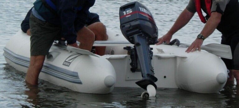 ZODIAC YACHTLINE 310 RIB & YAMAHA 15HP 2-STROKE TWIN OUTBOARD, ENGINE TROLLEY STAND, ACCESSORIES