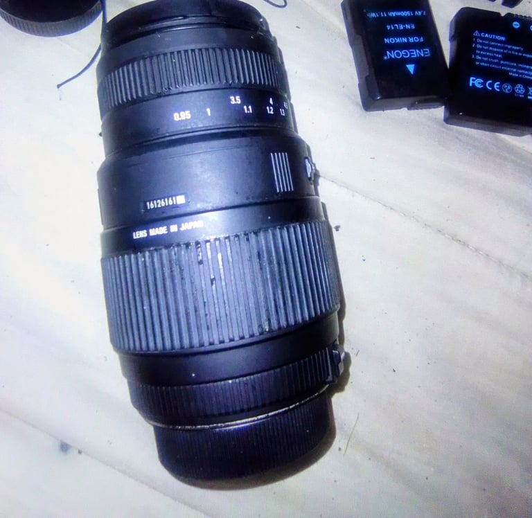SIGMA DG LENSE SIZE 70-300 MM 1:4-5.6 AND 3 GREAT LIKE NEW BATTERYS 