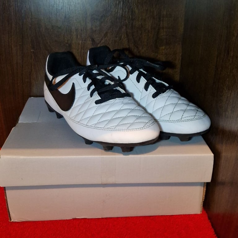 Nike Tiempo Rio II FG Football Boots – White/Black – UK 4.5Y / EUR 36.5 – Excellent Condition