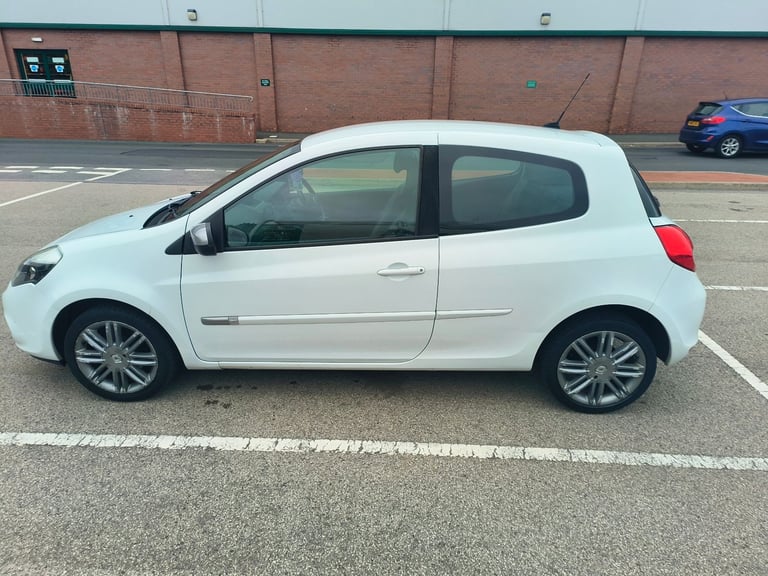 image for 2011 Renault CLIO dynamique TomTom series.