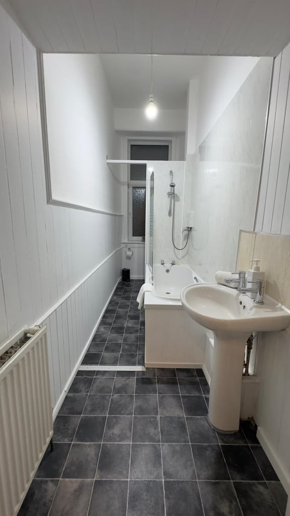 ***LONG TERM LETS-  - NO REF REQ - 1 WEEK DEPOSIT & 1 WEEK RENT UPFRONT - FROM £495 PER WEEK***