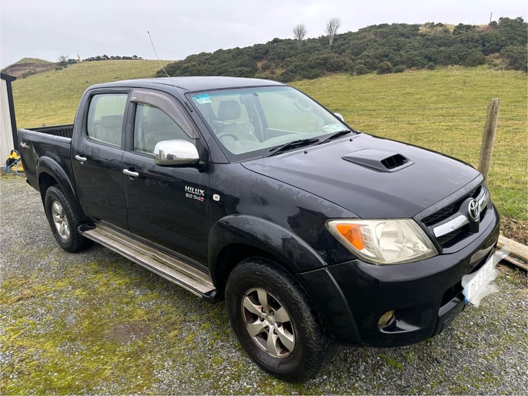 Toyota Hilux 3.0 D4D 2008 Automatic for parts..!!