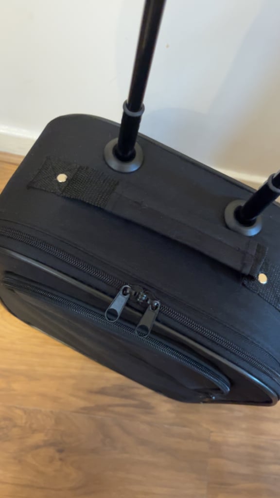 Black 2 Wheel Trolley Cabin Case Luggage with retractable handle*New Never Used*