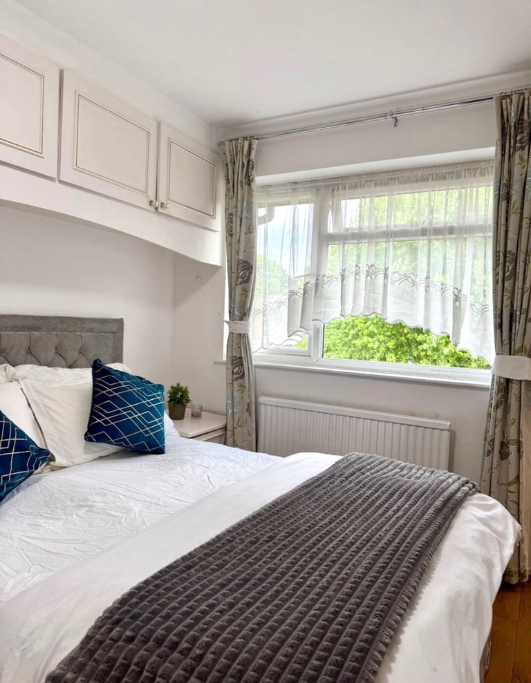 (Not a studio)Double room including bills for single occupancy Postcode TW12 3YZ