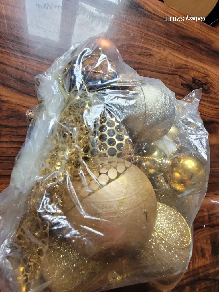 National Seal Sanctuary Exclusive: Jumbo Gold Christmas Tree Ornament Set - $5.99 Deal!