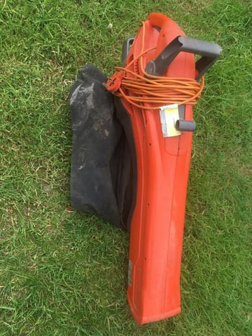 FLYMO GARDEN VAC 2200 TURBO LEAF BLOWER VACUUM in London