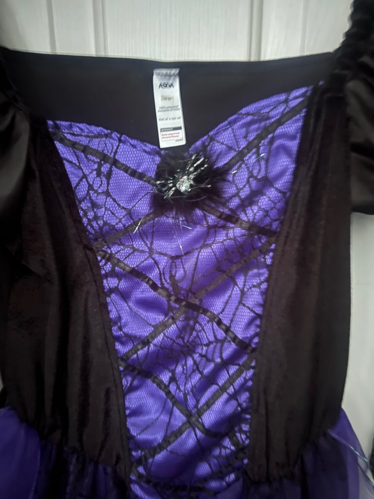 Halloween ladies Witch fancy dress costume/hat/broomstick size 12-14