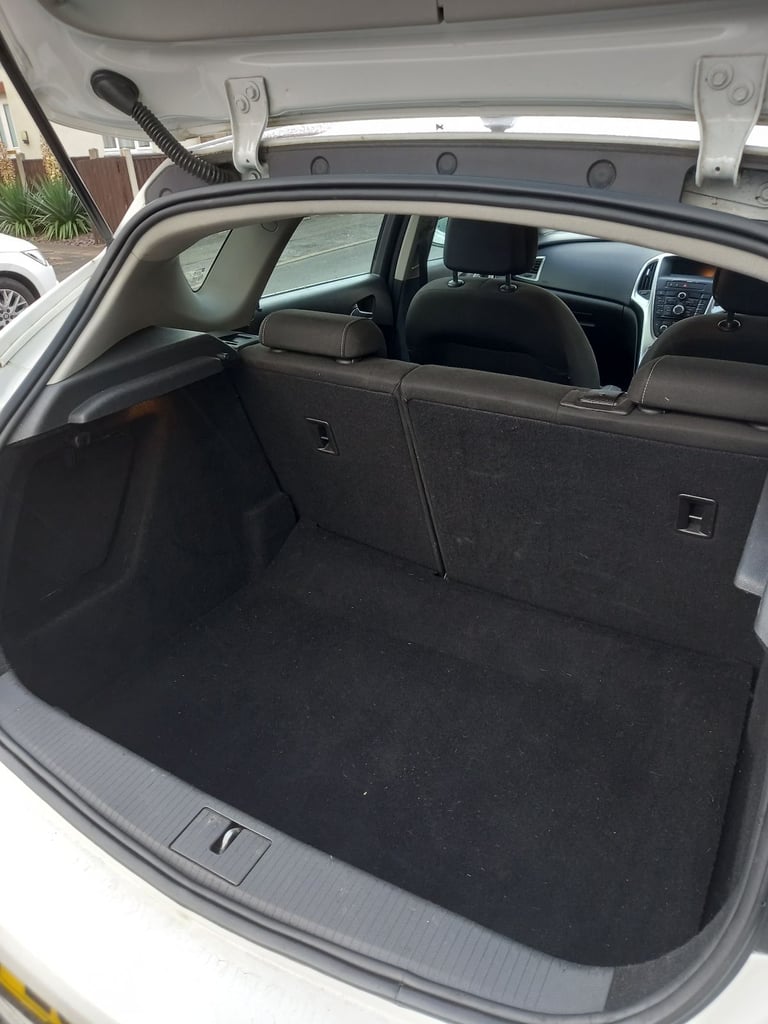 Vauxhall, ASTRA, Hatchback, 2012, Manual, 1598 (cc), 5 doors
