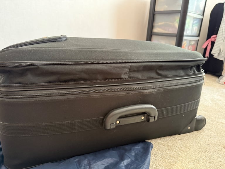  Extra large suitcase  2 wheels used
