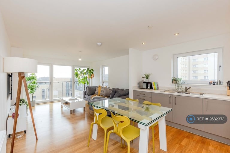 image for 2 bedroom flat in Shrubhill Walk, Edinburgh, EH7 (2 bed) (#2682373)