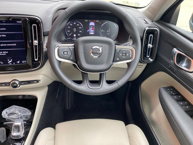 2022 Volvo XC40 1.5h T5 Twin Engine Recharge 10.7kWh Inscription Pro Auto Euro 6 (s/s) 5dr ESTATE...