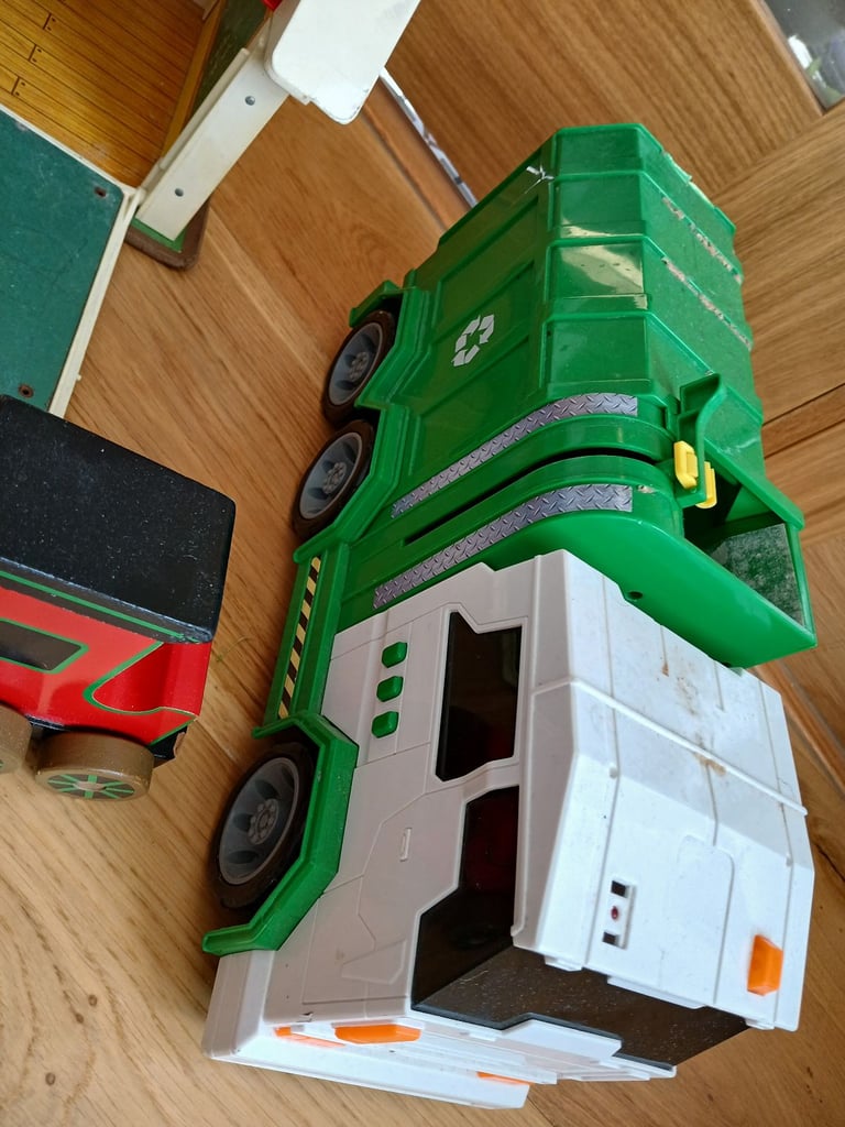 Dollshouse Vintage playmobil 1970’s Fisher Price Play Family Toy School Wooden Caravan Garbage Truck