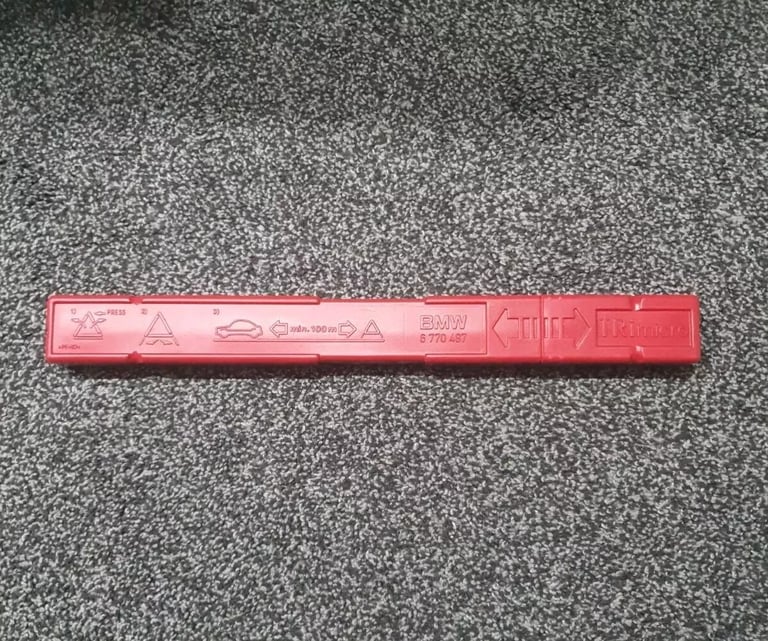 SAFETY WARNING TRIANGLE