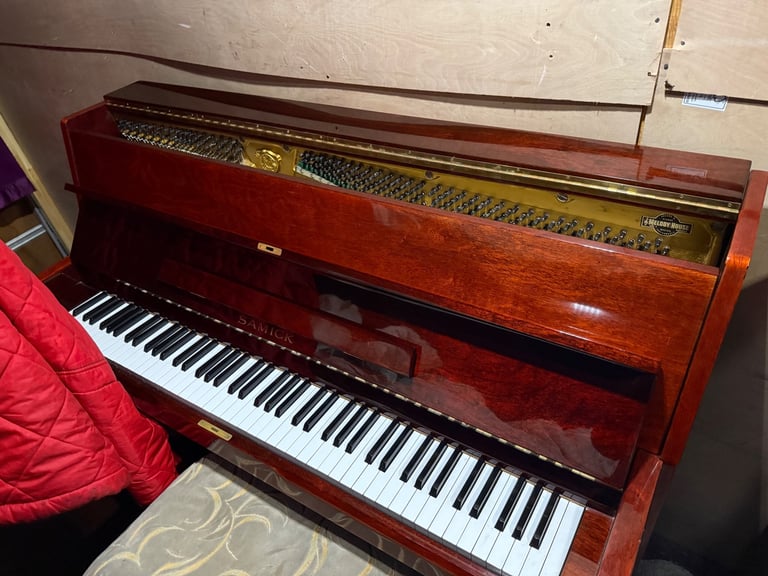 SAMICK FREE DELIVERY FREE STOOL TUNED 