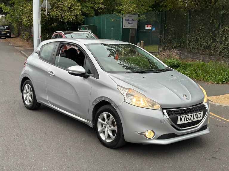 Peugeot, 208, Hatchback, 2012, Manual, 1199 (cc),3 doors - Image 3