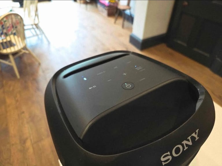 Lightly used Sony Xv-500 speaker 