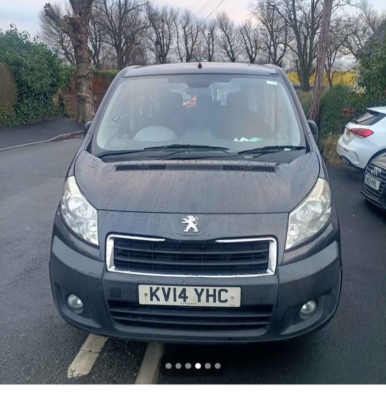Peugeot Expert 9 seater