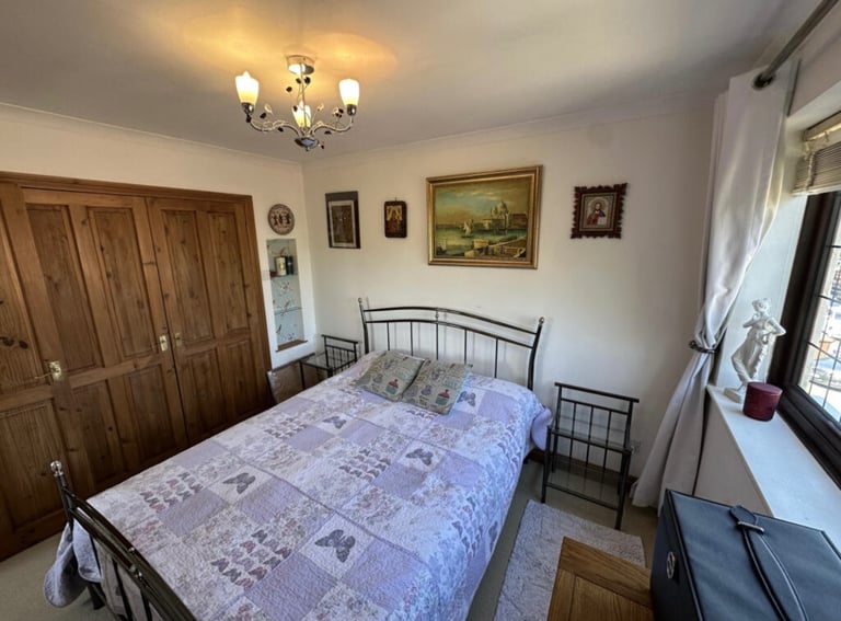 image for King Size Metal Bed