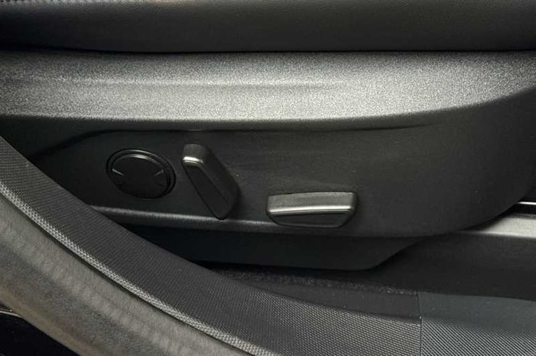 2022 Ford Mustang Mach-E 216kW Extended Range 88kWh RWD 5dr Auto HATCHBACK ELECTRIC Automatic