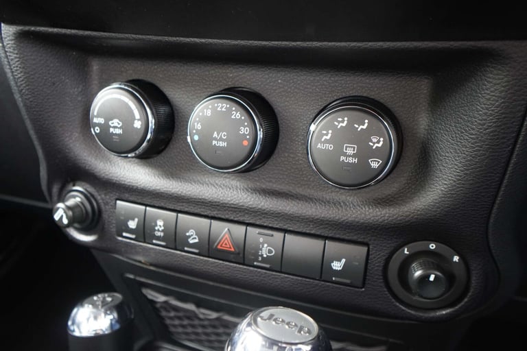 2015 Jeep Wrangler 2.8 CRD Overland 2dr Auto CONVERTIBLE DIESEL Automatic