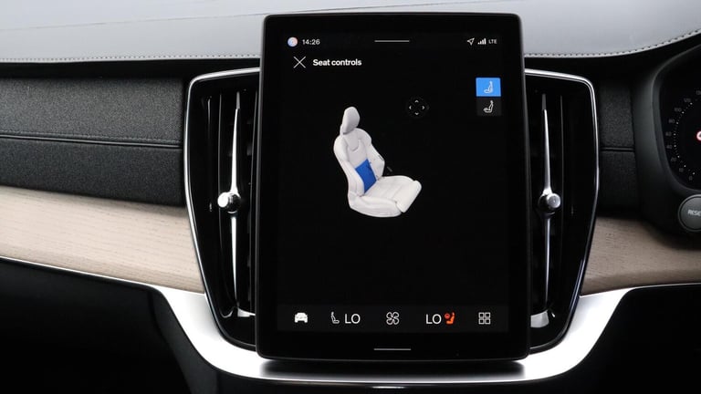 2025 Volvo XC90 B5 (P) AWD Plus Dark (Harman Kardon Sound, 360 Camera, Apple CarPlay, BLIS) ESTAT...
