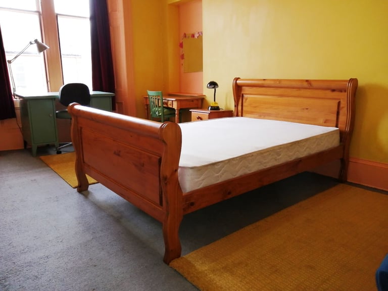 BIG DOUBLE BEDROOM + DEDICATED OFFICE/LOUNGE IN WOODLANDS