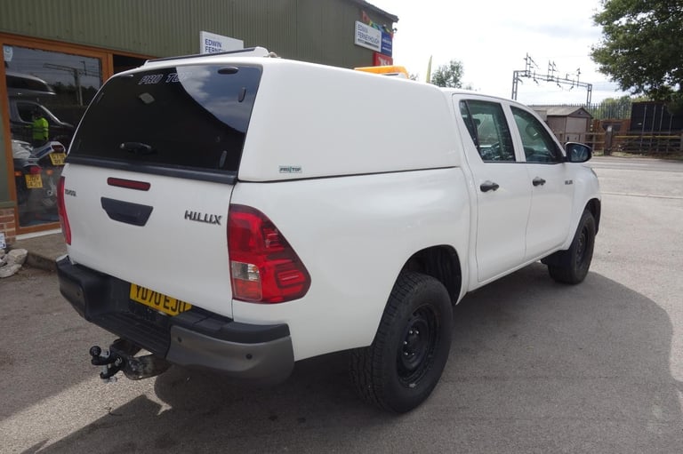 Toyota Hilux 2.4 D-4D Active Pickup Double Cab 4dr Diesel Manual 4WD ... 2020/70