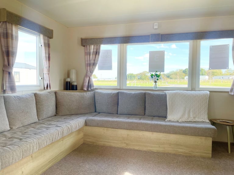 CHEAP STATIC CARAVAN FOR SALE AT BROADLAND SANDS HOLIDAY PARK - 11.5 MONTH OWNER SEASON