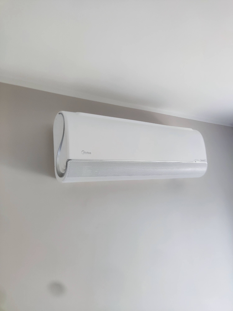 Air conditioning installation - Leicester