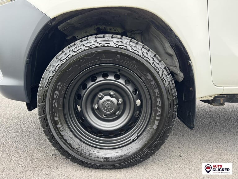 2020 Toyota Hilux 2.4 D-4D Active Pickup Extended Cab 4dr Diesel Manual 4WD Euro 6 (3.5t) (15 Pic...