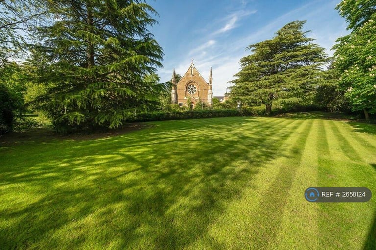 2 bedroom flat in Orphanage Road, Watford, WD24 (2 bed) (#2658124)