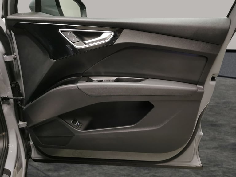 2021 Audi Q4 e-tron 40 S line SUV 5dr Electric Auto 82kWh (204 ps) - BLUETOOTH - CRUISE - SPEED S...