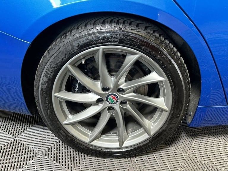2018 Alfa Romeo Giulia 2.0T Veloce Saloon 4dr Petrol Auto Euro 6 (s/s) (280 ps) Saloon Petrol Aut...