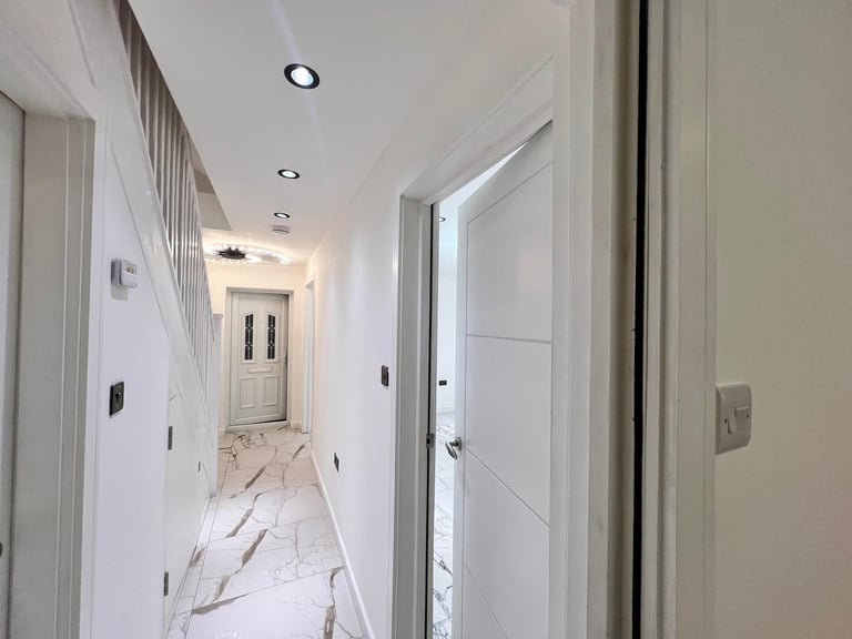 Spacious 5/6 Bedroom, 3 Bathroom House Near Heathrow – Ideal for Company Let – Newly Renovated