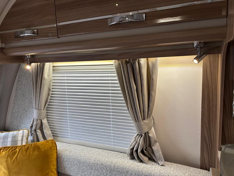 2020 Swift Fairway Platinum 880 8ft Wide, Transverse Island Fix Bed WAS £21,995