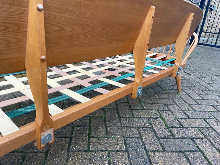 Ercol three-seater daybed 